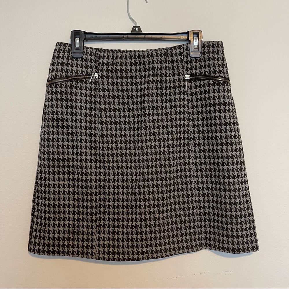 ✨SOLD✨ Gray and Black Houndstooth skirt